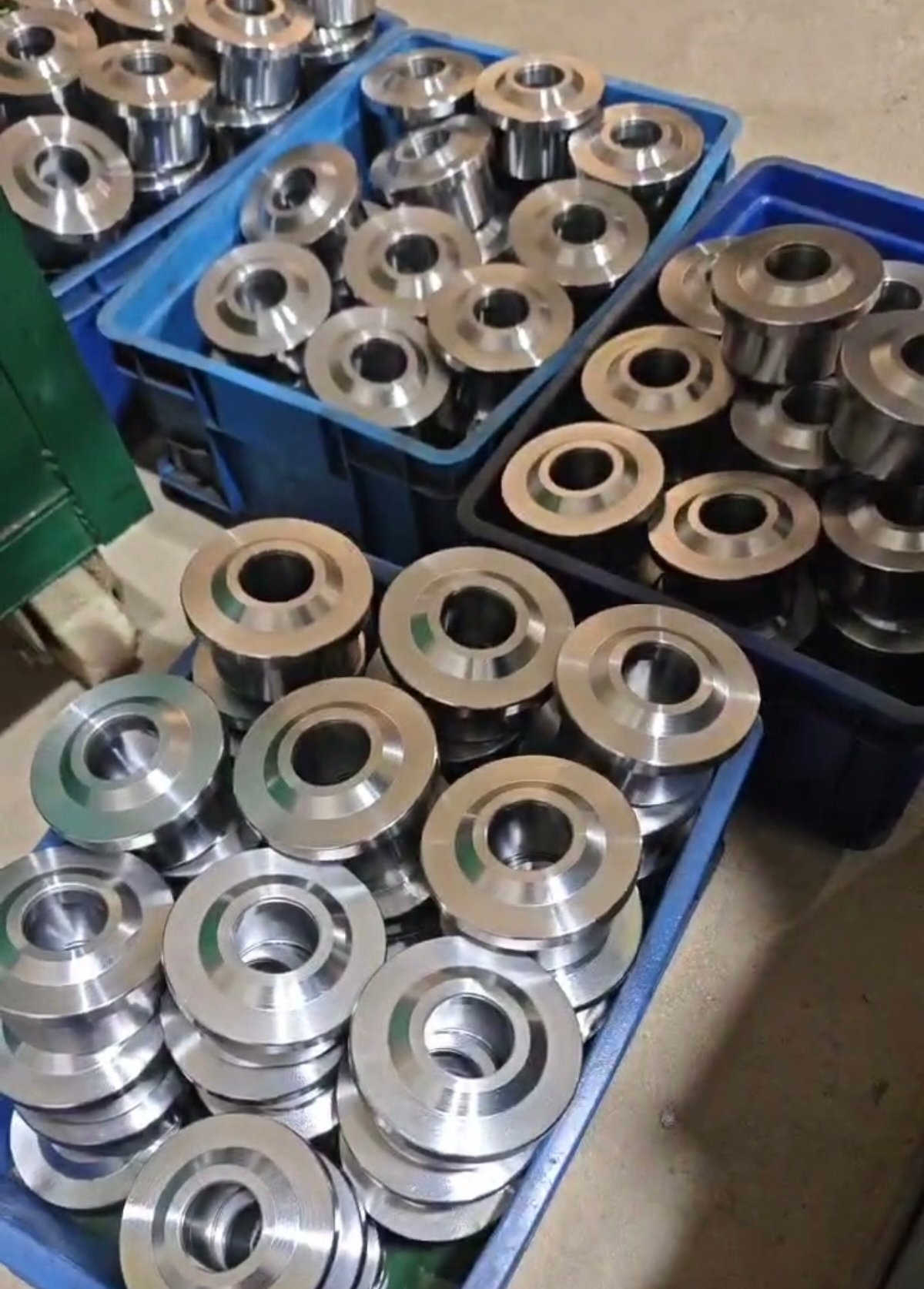Batch of precision machined cast steel guide wheels, heavy duty industrial guide rollers for cement conveyor system Batch of precision machined cast steel guide wheels, heavy duty industrial guide rollers for cement conveyor system