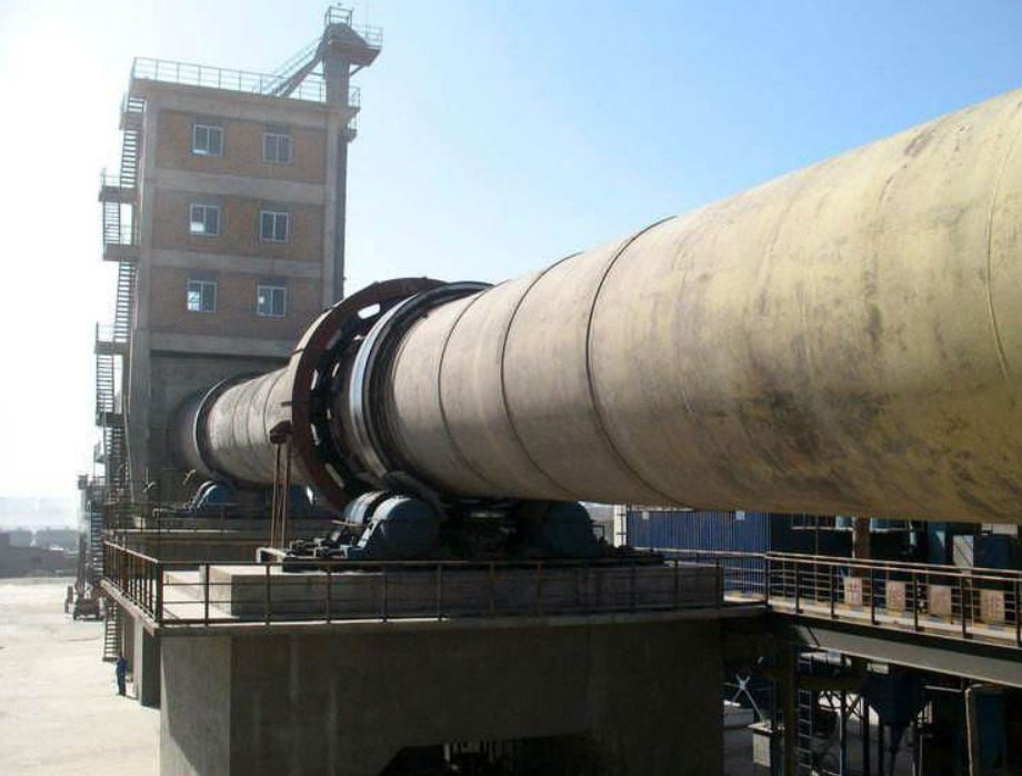 Rotary kiln on‑site view, supporting roller bears the weight of kiln shell in cement production line Rotary kiln on‑site view, supporting roller bears the weight of kiln shell in cement production line