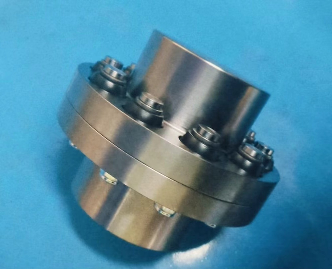 Flender RUPEX pin coupling side view, flexible elastic pin shaft coupling for cement plant reducer drive Flender RUPEX pin coupling side view, flexible elastic pin shaft coupling for cement plant reducer drive