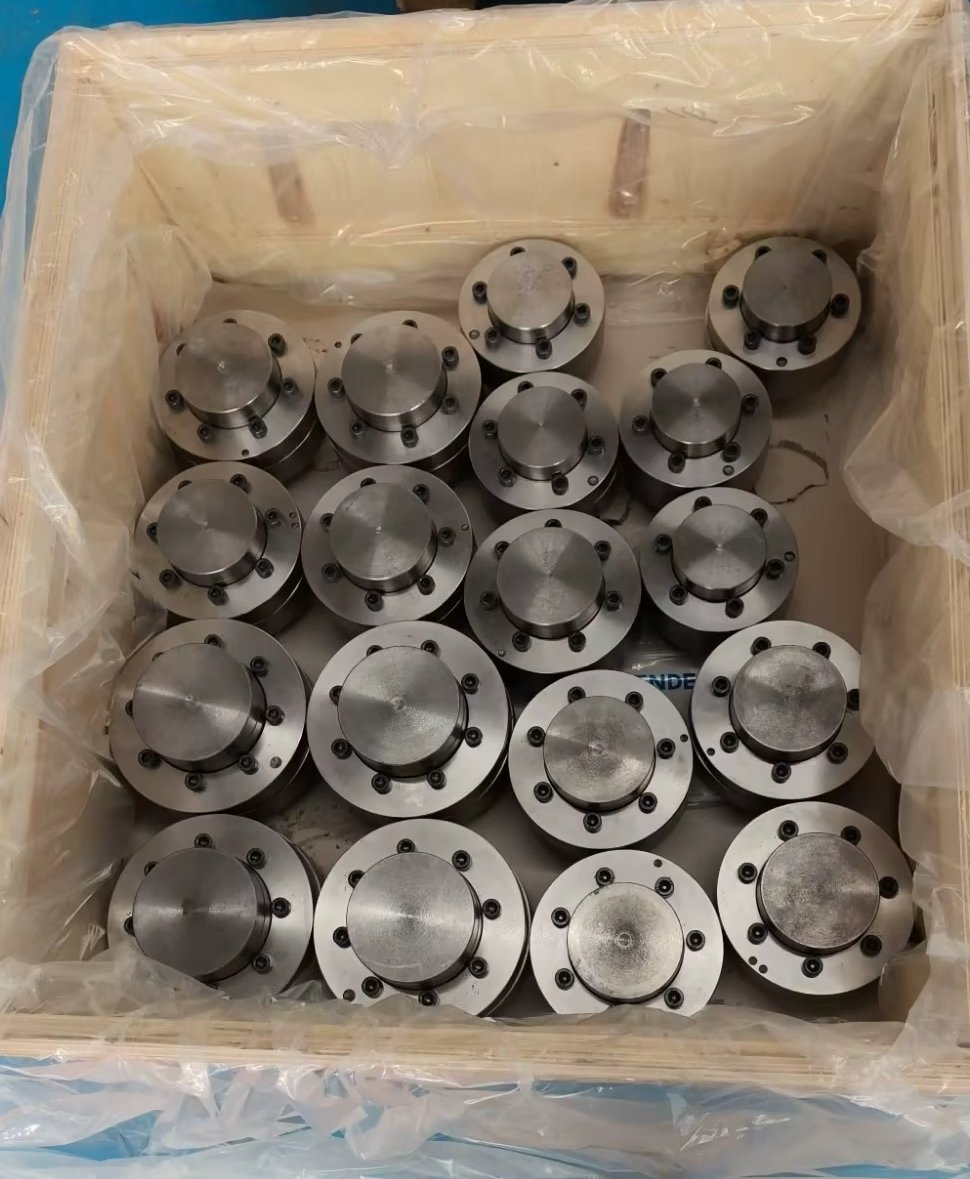 Pin type elastic coupling packed in wooden case for export, cement plant transmission spare parts Pin type elastic coupling packed in wooden case for export, cement plant transmission spare parts