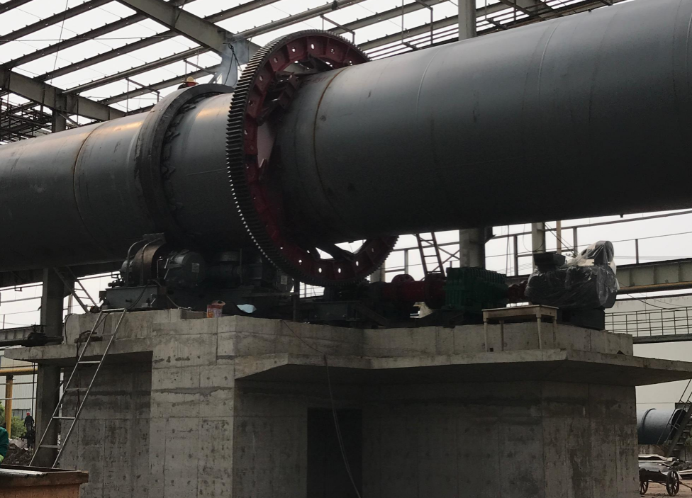 Rotary kiln site installation view, girth gear, support roller and hydraulic thrust roller base assembly Rotary kiln site installation view, girth gear, support roller and hydraulic thrust roller base assembly